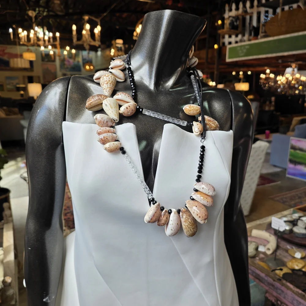 ✨Vintage Cowrie Shell, Crystals, Acrylic Spirals Statement Necklace W/ Leather✨️ - Picture 2 of 15